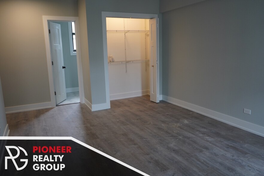 Building Photo - 503 W Belmont Ave