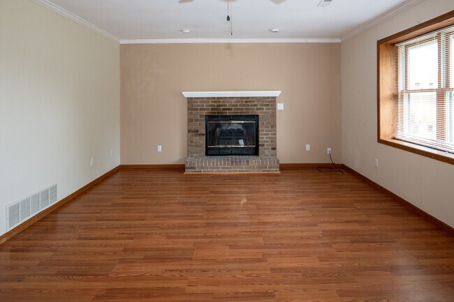 Building Photo - 123 Pierre Pl