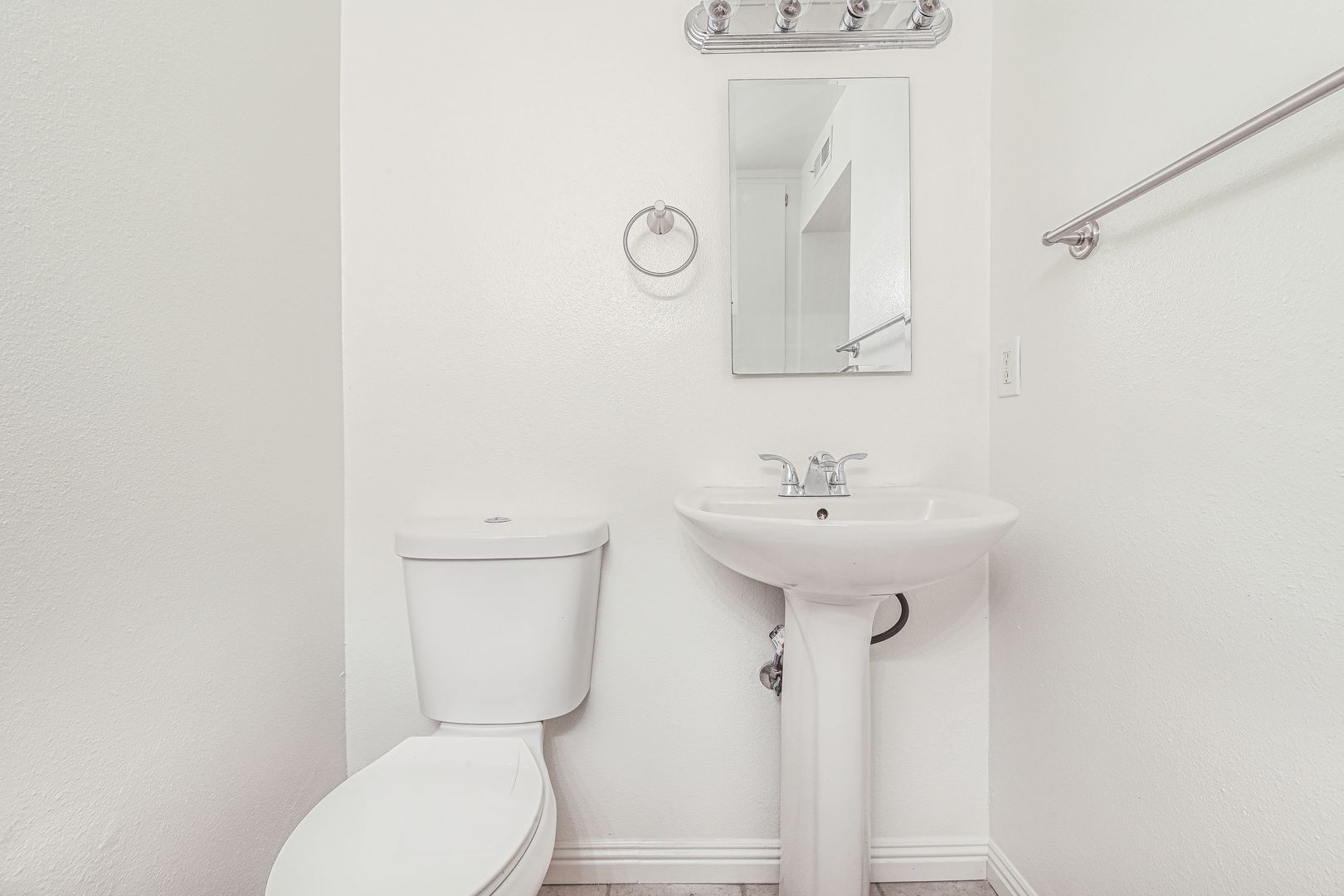 Building Photo - 1600 Mabury St