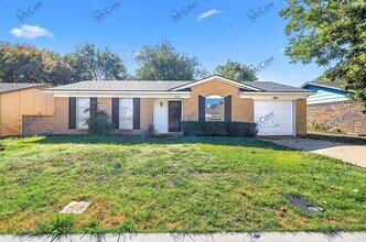 Building Photo - 3022 Kyle Rd