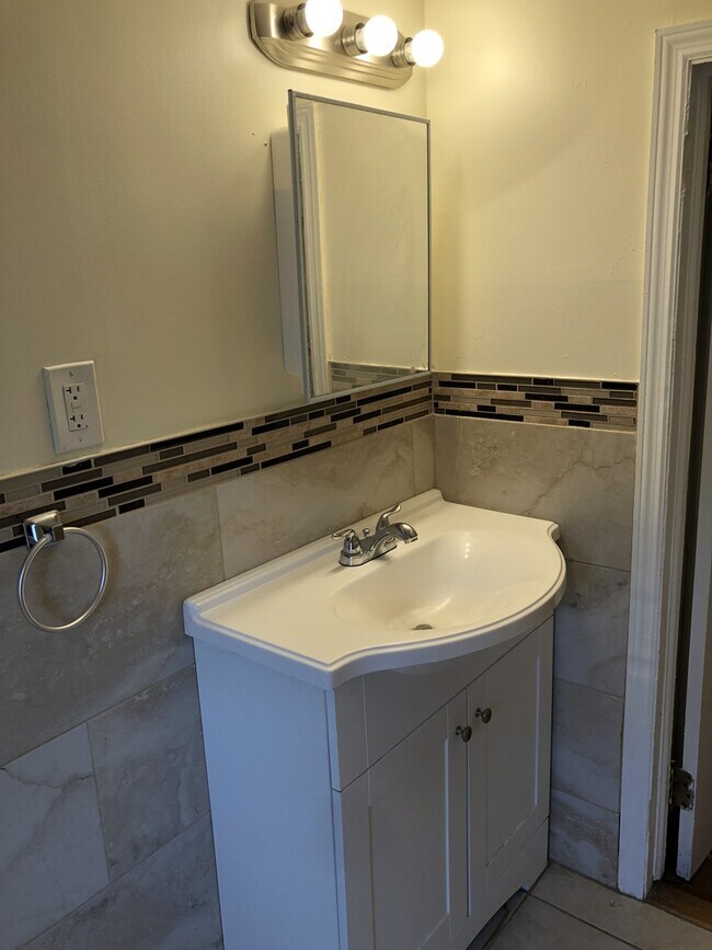 Building Photo - 64 Cedar Ave