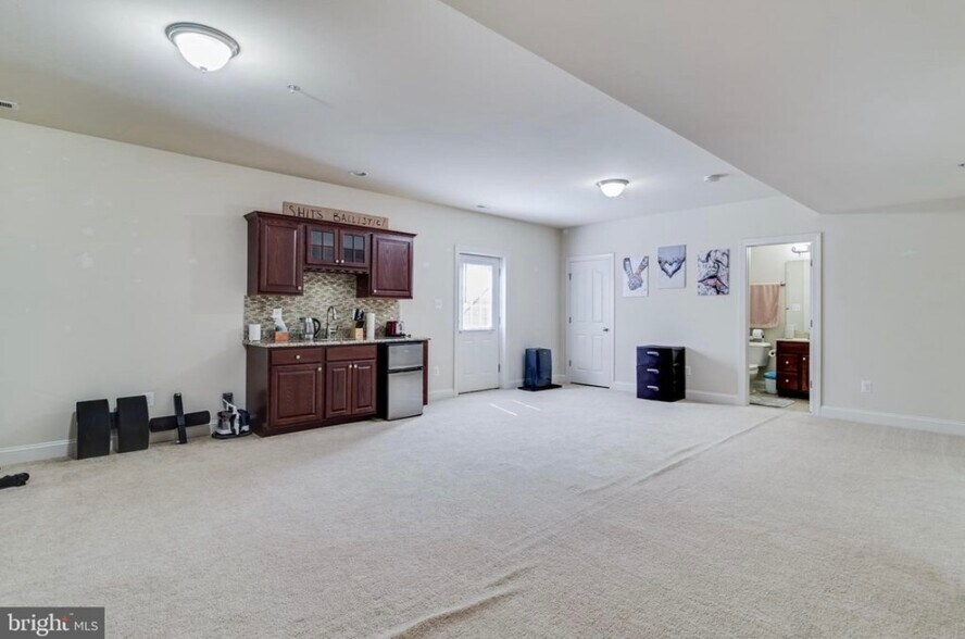 Building Photo - 46841 Shelton Dr