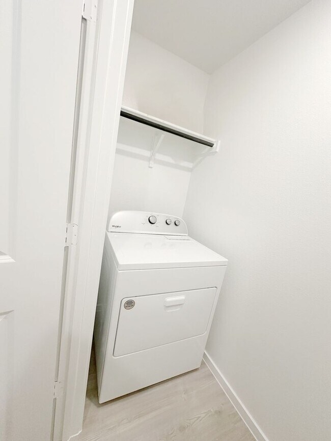 Building Photo - Stunning 3 Bed 2 Bath home for Rent