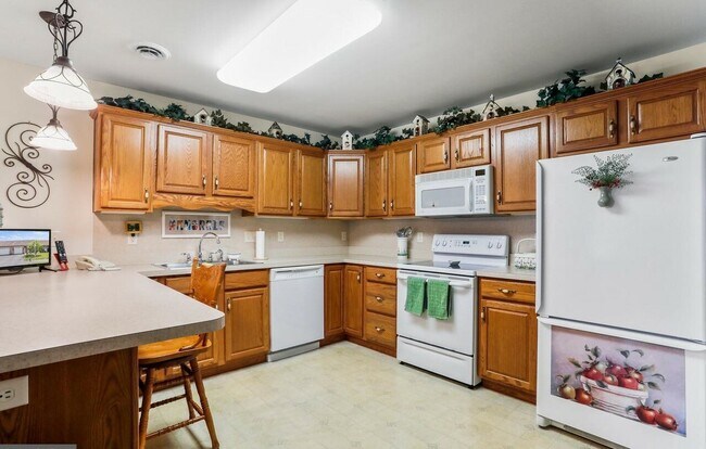 Building Photo - 372 Winding Oak Dr
