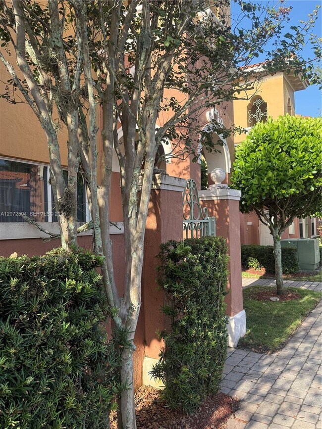 Building Photo - 700 SW 106th Ave