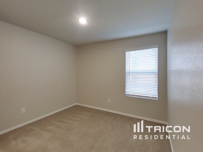 Building Photo - 6526 Beehive Dr