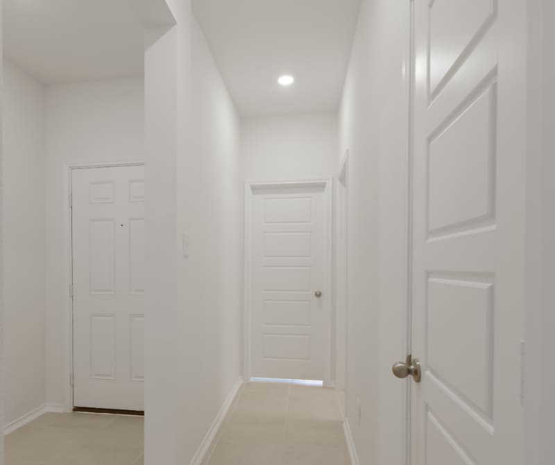 Building Photo - 1400 Carriageway Dr