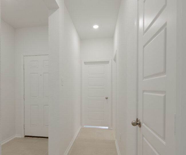 Building Photo - 1400 Carriageway Dr