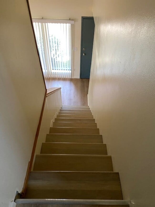 Building Photo - 2 Bedroom with an Additional Bonus Room Upstairs