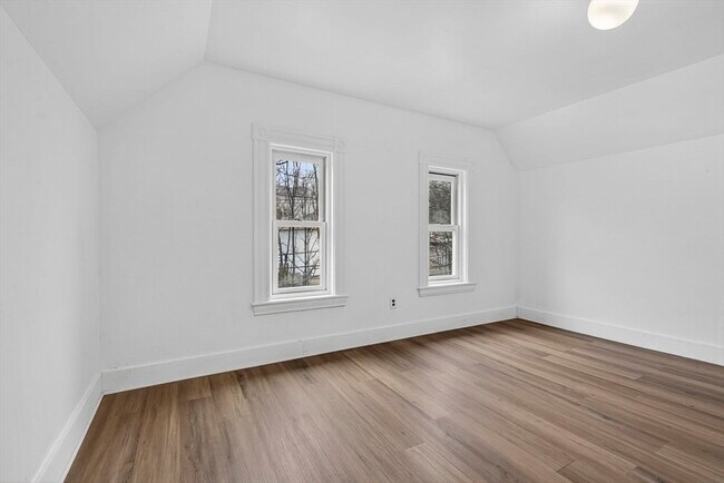 Building Photo - 166 Elliot St