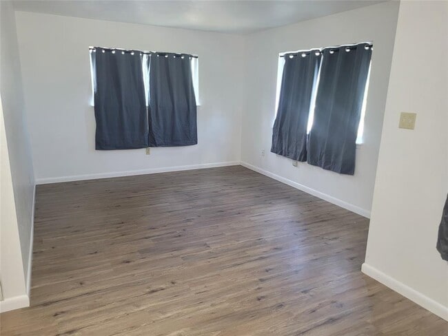 Building Photo - 205 2nd Ave