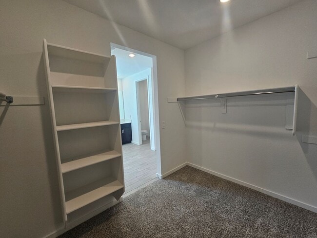 Building Photo - Beautiful new build w mountain views