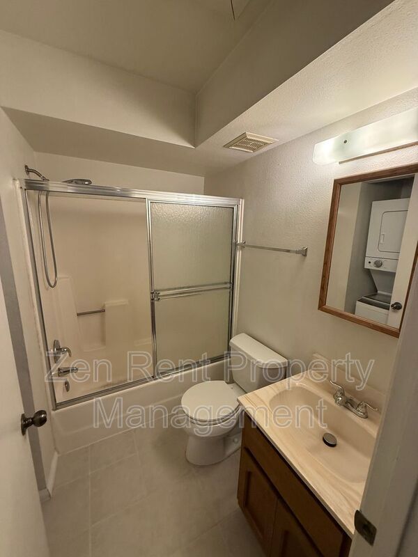 Building Photo - 286 W Palomino Dr