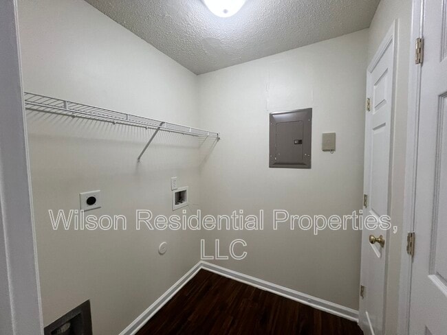 Building Photo - 914 Scholastic Ct