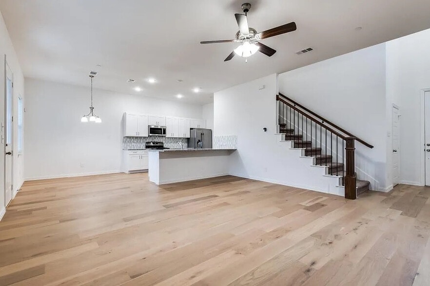 Building Photo - Room in Townhome on Bethlehem St
