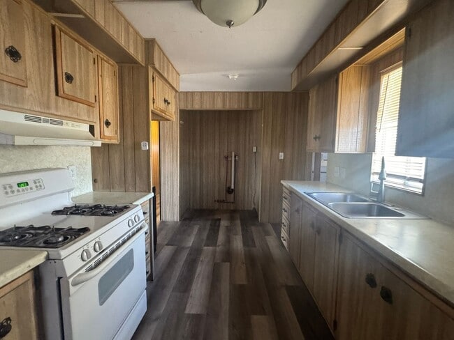Building Photo - 1805 Surf and Sand Dr