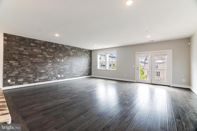Building Photo - 44750 Tiverton Sq