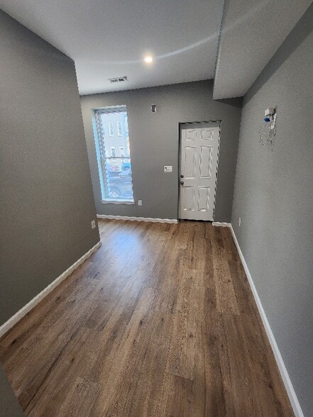 Building Photo - 532 S Smallwood St