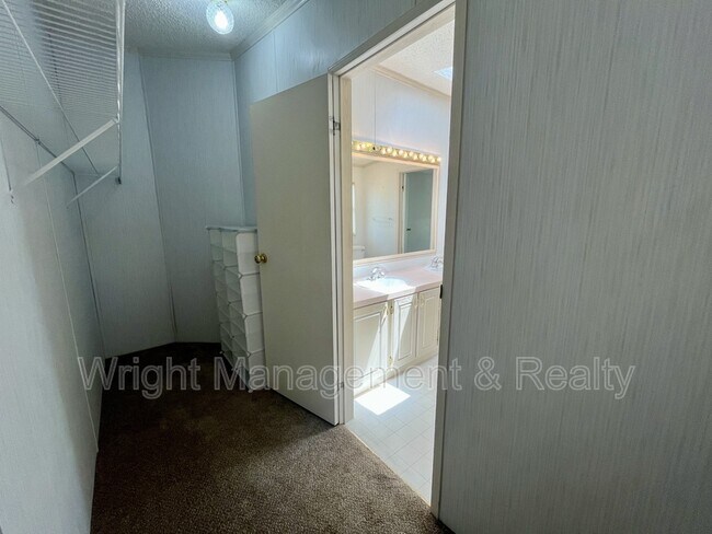 Building Photo - 10614 Hayden Ave