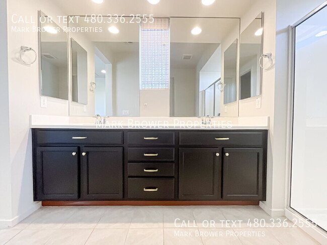 Building Photo - 2914 E Sands Dr