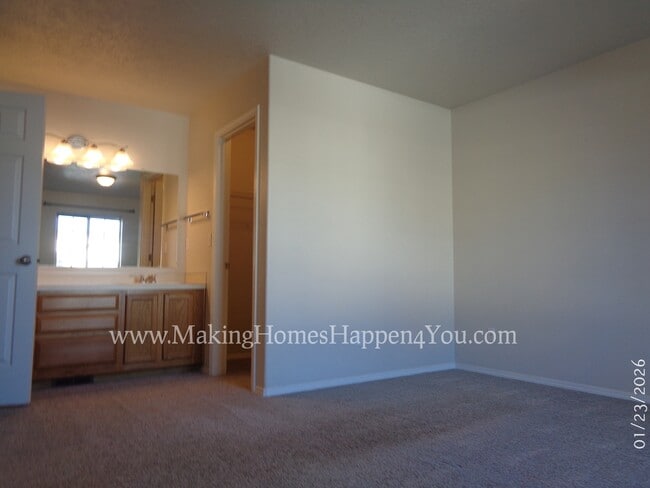 Building Photo - 7475 Parkplace Dr NE