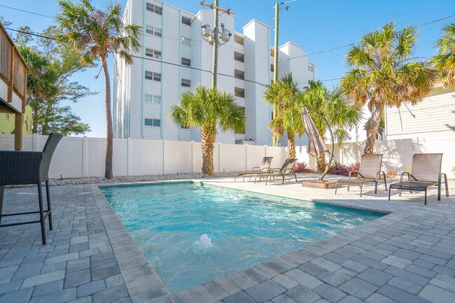 Building Photo - 113 4th Ave