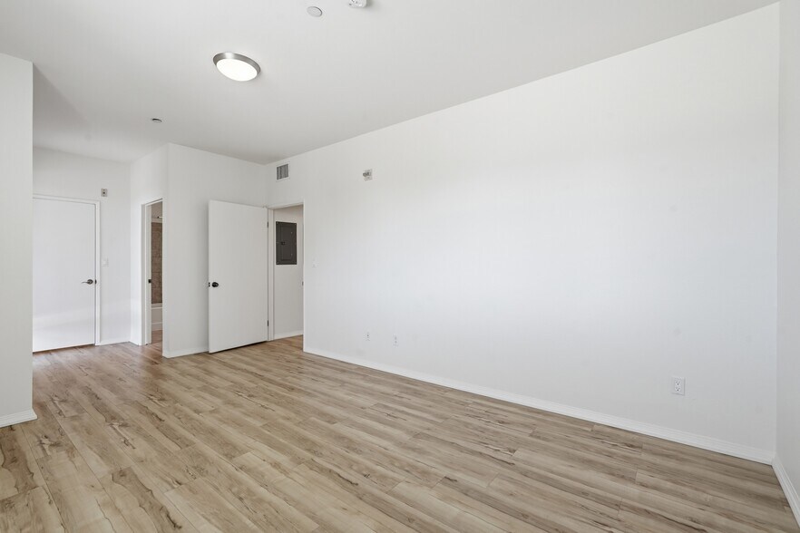 Building Photo - 13941 Sherman Way