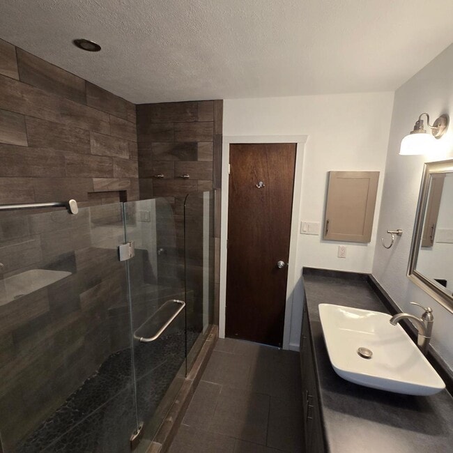 Building Photo - 1048 Monte Largo Dr NE