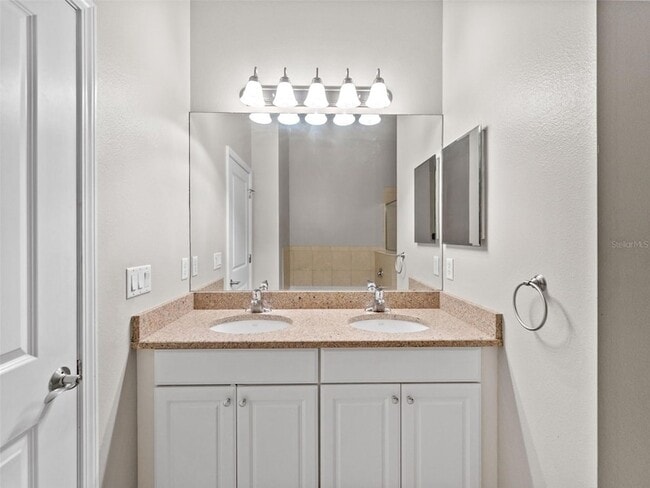 Building Photo - 6222 Hadley Commons Dr