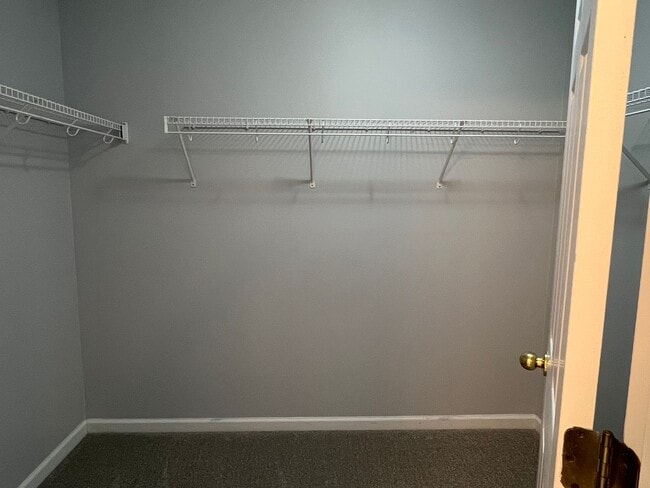 Building Photo - Three Bedroom Home in Pinecrest with Garage