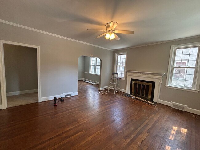Building Photo - Charming 2 Bedroom 1 Bath House