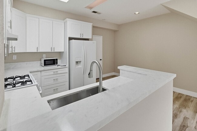 Building Photo - 2288 Cabo Bahia