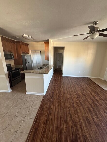 Building Photo - 310 Primrose Ln