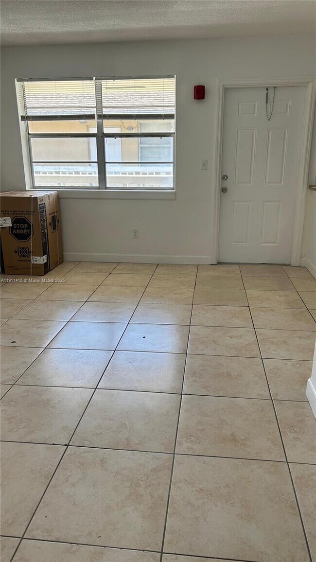 Building Photo - 2121 NE 168th St