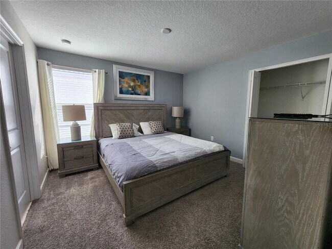 Building Photo - 1525 Flange Dr