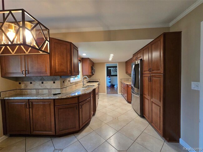 Building Photo - 18041 Fairway