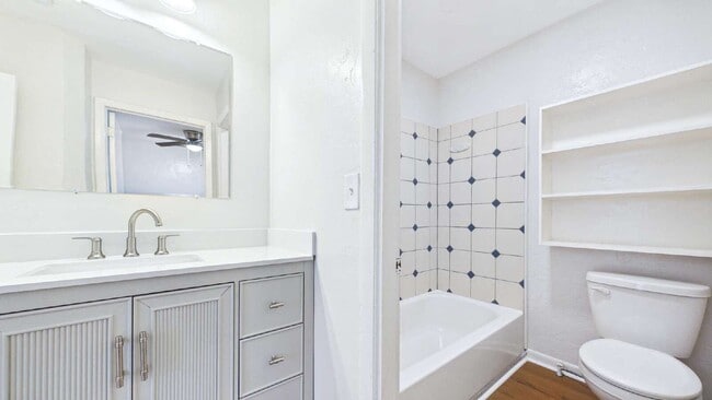 Building Photo - 1642 39th St S