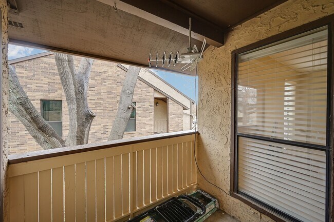 Building Photo - North Arlington Condo - 5 minutes to AT&T Stadium and Globe Life Field!