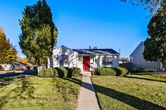 Building Photo - Stylish 3-Bed Home with Finished Basement!