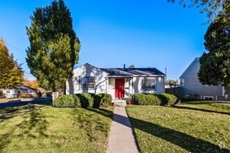 Building Photo - Stylish 4-Bed Home with Finished Basement!