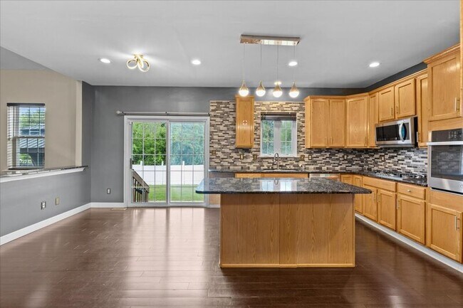 Building Photo - 49 Equestrian Dr