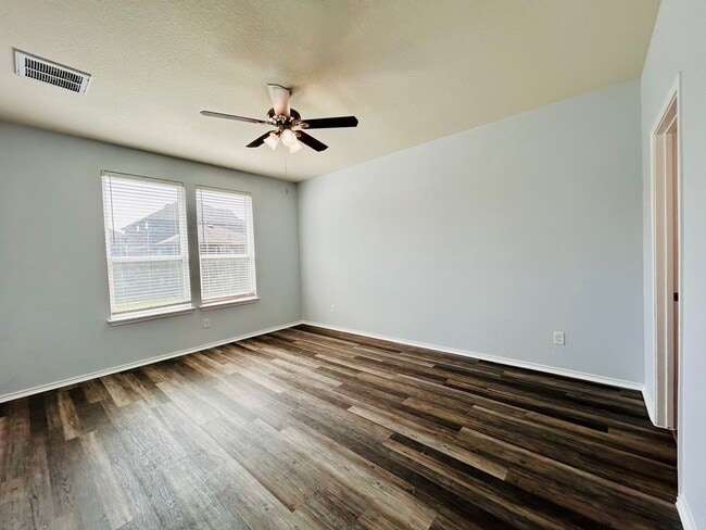 Building Photo - 147 Big Leaf Dr