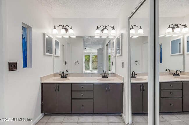 Building Photo - 4765 Marsh Hammock Dr W