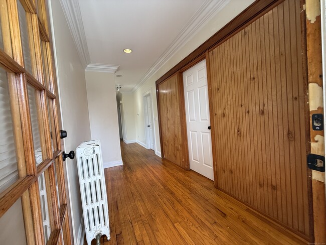 Building Photo - 556 Hawley Ave