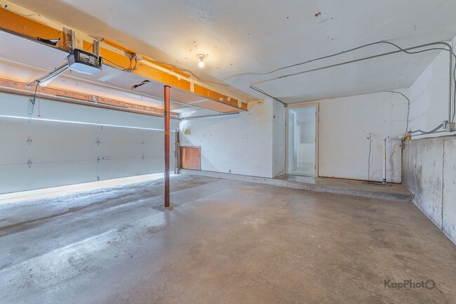 Building Photo - 8170 Northway Dr