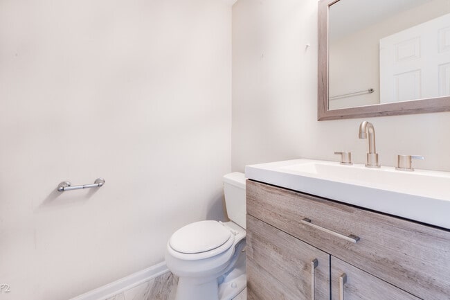 Building Photo - 3377 Ravinia Cir