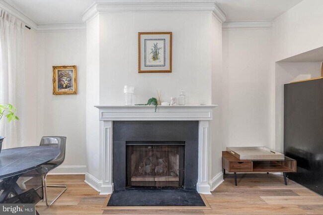 Building Photo - 558 N 16th St