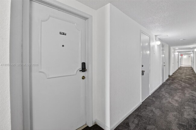 Building Photo - 1817 S Ocean Dr