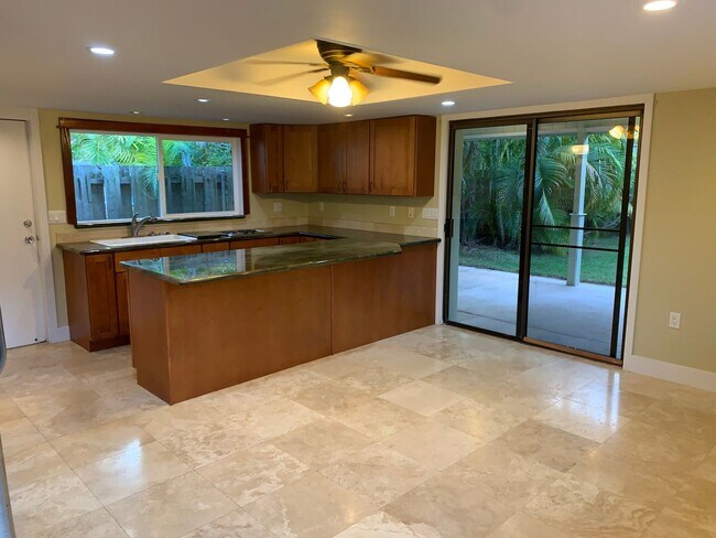 Building Photo - Kailua- Charming 1 bedroom, 1 bathroom cottage 2 blocks from the beach