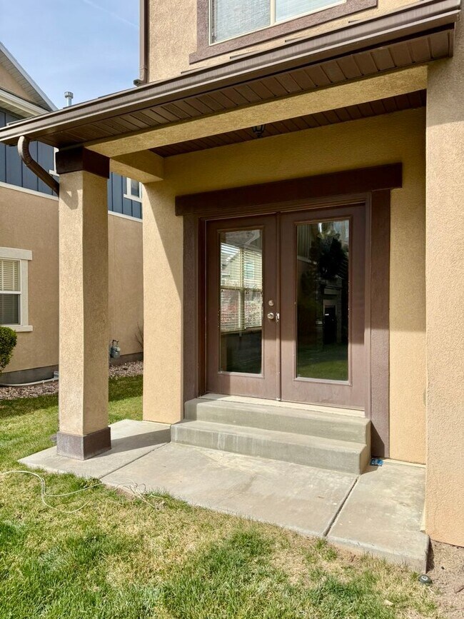 Building Photo - 3 Bed 2.5 Bath Home in HOA Community with Great Amenities!